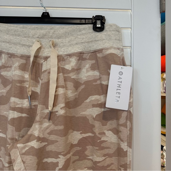 NWT Athleta Printed Balance Jogger Athleisure Pants Sz 1X 2X Beige Tan Camo New - Picture 3 of 9